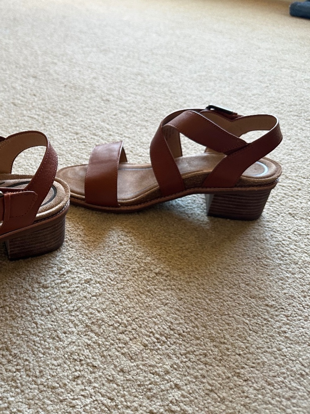 Aetrex Tan Leather Sandals, size 8.5, adjustable width, stack heel - Picture 6 of 10